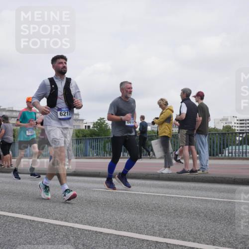 29.06.2025 - hella hamburg halbmarathon Luisa Fischer http://msf.ph/oto/8500728 29.06.2025 10:06:33 Kennedybrücke 3001, 6217, 8614, 1114, 1885, 2594, 2759, 3001, 4511, 6217, 6391, 7935, 8614, 9453 meine-sportfotos.de