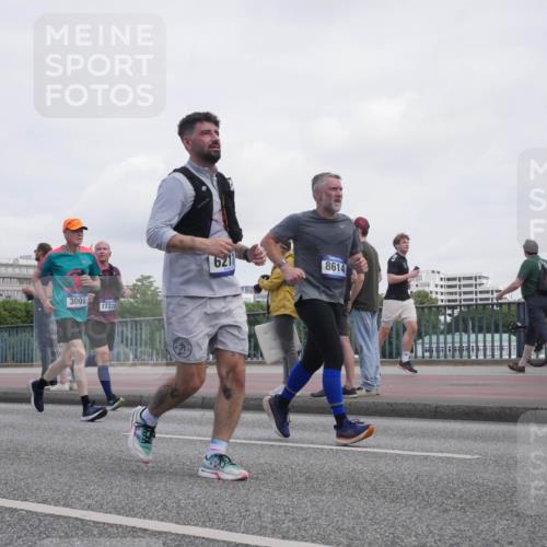 29.06.2025 - hella hamburg halbmarathon Luisa Fischer http://msf.ph/oto/8500733 29.06.2025 10:06:33 Kennedybrücke 3001, 17226, 621, 8614, 1114, 1885, 2594, 2759, 3001, 4511, 6217, 6391, 7935, 8614, 9453 meine-sportfotos.de