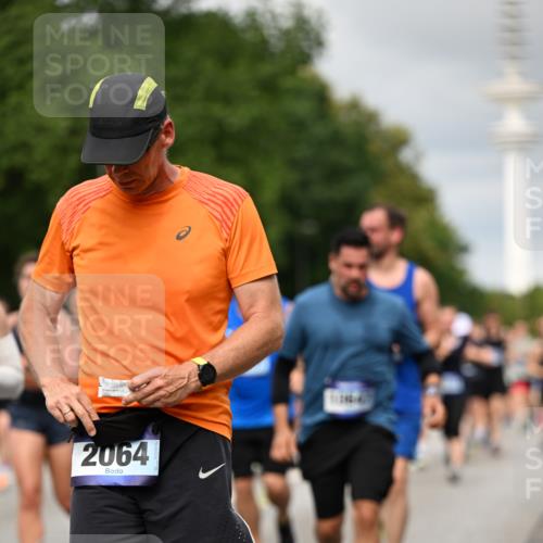 29.06.2025 - hella hamburg halbmarathon Dr. Thomas Lammeyer http://msf.ph/oto/8500739 29.06.2025 10:24:45 Kennedybrücke 1011, 1046, 1069, 1154, 1471, 1474, 1534, 2053, 2064, 2834, 3733, 3842, 4154, 4166, 4288, 4422, 4754, 4869, 5181, 5811, 5812, 5831, 5937, 6608, 6844, 6951, 7101, 7131, 8025, 8588, 8738, 8940, 9005, 9011, 9236, 9873, 10039, 10041, 10595, 10613, 10647, 10754, 11100 meine-sportfotos.de