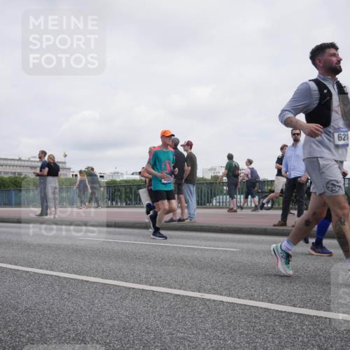 29.06.2025 - hella hamburg halbmarathon Luisa Fischer http://msf.ph/oto/8500742 29.06.2025 10:06:34 Kennedybrücke 621, 1114, 1885, 2594, 2759, 3001, 4511, 6217, 6391, 7935, 8614, 9453 meine-sportfotos.de