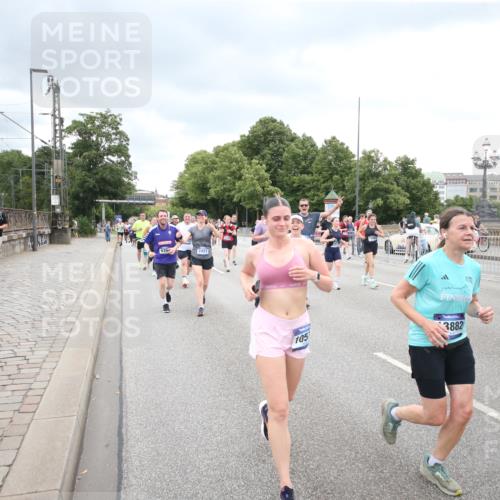 29.06.2025 - hella hamburg halbmarathon Jannik Wohlers http://msf.ph/oto/8500779 29.06.2025 10:57:27 Lombardsbrücke 1123, 1242, 1248, 1265, 2015, 2451, 2567, 2900, 3191, 3644, 3936, 3954, 4059, 4429, 4521, 4830, 6316, 6337, 6916, 7172, 7193, 7556, 8159, 8474, 8713, 8773, 9059, 9394, 9398, 9436, 9607, 9613, 9840, 10070, 10352, 10380, 10461, 10513, 10551, 10560, 10578, 10629, 10630, 10737, 10912, 11013, 11026, 11193, 11263, 11266, 11267, 11353, 11377, 13176, 13352, 13364, 13804, 13882, 14290, 14453, 14507, 15510, 15552, 15800, 15956, 16082 meine-sportfotos.de