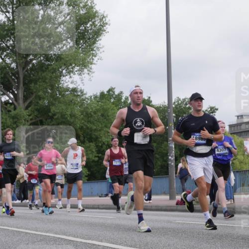 29.06.2025 - hella hamburg halbmarathon Luisa Fischer http://msf.ph/oto/8500780 29.06.2025 10:06:43 Kennedybrücke 7306, 1637, 5464, 5384, 6453, 7278, 7277, 8985, 4307, 2594, 4307, 4587, 5384, 5396, 5464, 6391, 6453, 7006, 7277, 7278, 7279, 7306, 7935 meine-sportfotos.de