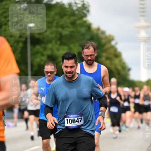 29.06.2025 - hella hamburg halbmarathon Dr. Thomas Lammeyer http://msf.ph/oto/8500791 29.06.2025 10:24:47 Kennedybrücke 1011, 1046, 1069, 1154, 1471, 1474, 1534, 2053, 2064, 2101, 2834, 3733, 3842, 4154, 4166, 4288, 4422, 4754, 4869, 5181, 5811, 5812, 5831, 5937, 6608, 6844, 6951, 7101, 7131, 8025, 8113, 8146, 8588, 8738, 8940, 9005, 9011, 9236, 9873, 9981, 10039, 10041, 10595, 10613, 10647, 10754, 11100 meine-sportfotos.de