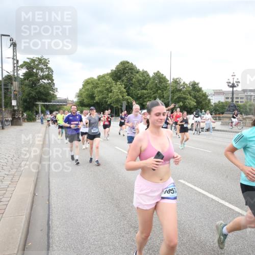 29.06.2025 - hella hamburg halbmarathon Jannik Wohlers http://msf.ph/oto/8500799 29.06.2025 10:57:27 Lombardsbrücke 1123, 1242, 1248, 1265, 2015, 2451, 2567, 2900, 3191, 3644, 3936, 3954, 4059, 4429, 4521, 4830, 6316, 6337, 6916, 7172, 7193, 7556, 8159, 8474, 8713, 8773, 9059, 9394, 9398, 9436, 9607, 9613, 9840, 10070, 10352, 10380, 10461, 10513, 10551, 10560, 10578, 10629, 10630, 10737, 10912, 11013, 11026, 11193, 11263, 11266, 11267, 11353, 11377, 13176, 13352, 13364, 13804, 13882, 14290, 14453, 14507, 15510, 15552, 15800, 15956, 16082 meine-sportfotos.de