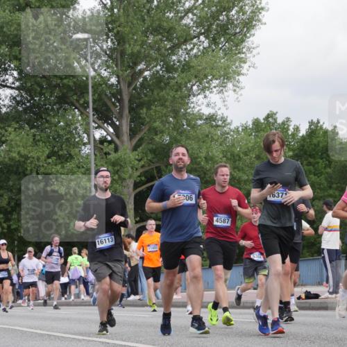 29.06.2025 - hella hamburg halbmarathon Luisa Fischer http://msf.ph/oto/8500800 29.06.2025 10:06:45 Kennedybrücke 15859, 8469, 10389, 16113, 11402, 06, 4587, 5384, 16371, 5464, 4307, 4587, 5384, 5396, 5464, 5613, 6391, 6453, 7006, 7277, 7278, 7279, 7306, 10389 meine-sportfotos.de