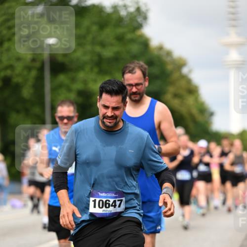 29.06.2025 - hella hamburg halbmarathon Dr. Thomas Lammeyer http://msf.ph/oto/8500805 29.06.2025 10:24:47 Kennedybrücke 1011, 1046, 1069, 1154, 1471, 1474, 1534, 2053, 2064, 2101, 2834, 3733, 3842, 4154, 4166, 4288, 4422, 4754, 4869, 5181, 5811, 5812, 5831, 5937, 6608, 6844, 6951, 7101, 7131, 8025, 8113, 8146, 8588, 8738, 8940, 9005, 9011, 9236, 9873, 9981, 10039, 10041, 10595, 10613, 10647, 10754, 11100 meine-sportfotos.de