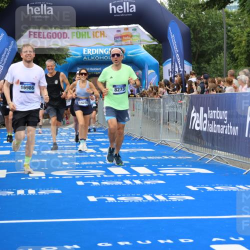 29.06.2025 - hella hamburg halbmarathon Strokosch-Dieckow http://msf.ph/oto/8500806 29.06.2025 10:53:10 Ziel 2074, 2111, 2208, 3059, 3258, 4121, 7312, 7383, 7864, 8273, 8361, 9142, 9537, 12875, 14323, 15179, 16929, 16986, 19208 meine-sportfotos.de