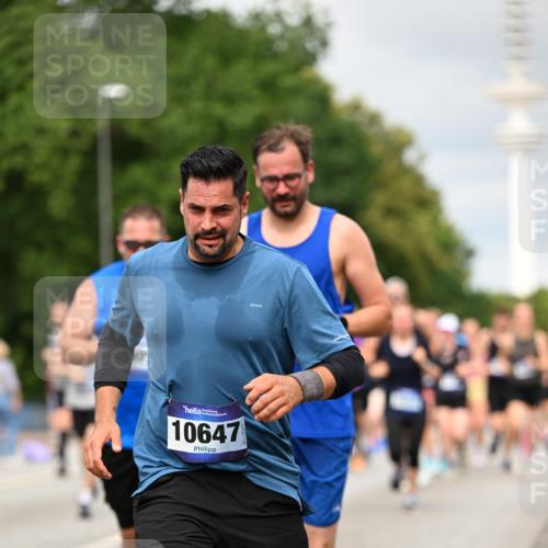 29.06.2025 - hella hamburg halbmarathon Dr. Thomas Lammeyer http://msf.ph/oto/8500810 29.06.2025 10:24:47 Kennedybrücke 1011, 1046, 1069, 1154, 1471, 1474, 1534, 2053, 2064, 2101, 2834, 3733, 3842, 4154, 4166, 4288, 4422, 4754, 4869, 5181, 5811, 5812, 5831, 5937, 6608, 6844, 6951, 7101, 7131, 8025, 8113, 8146, 8588, 8738, 8940, 9005, 9011, 9236, 9873, 9981, 10039, 10041, 10595, 10613, 10647, 10754, 11100 meine-sportfotos.de