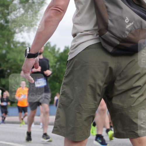 29.06.2025 - hella hamburg halbmarathon Luisa Fischer http://msf.ph/oto/8500811 29.06.2025 10:06:47 Kennedybrücke 16113, 16371, 2683, 4307, 4587, 5384, 5396, 5464, 5613, 6453, 7006, 7277, 7278, 7279, 7306, 8469, 10389 meine-sportfotos.de