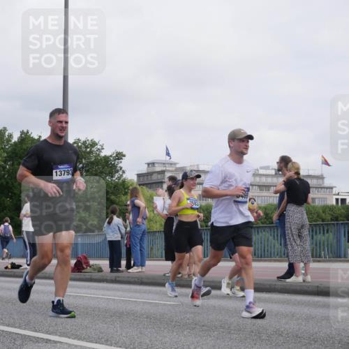 29.06.2025 - hella hamburg halbmarathon Luisa Fischer http://msf.ph/oto/8500814 29.06.2025 10:06:55 Kennedybrücke 17955, 13793, 2683, 10389, 1450, 2683, 4095, 5613, 6453, 8422, 8423, 8469, 8484, 9899, 10389 meine-sportfotos.de