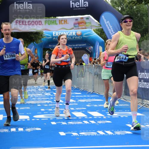 29.06.2025 - hella hamburg halbmarathon Strokosch-Dieckow http://msf.ph/oto/8500823 29.06.2025 10:42:51 Ziel 4823, 5011, 5477, 7035, 7105, 13398, 13725, 14447, 14560, 14813, 14849, 15297, 15301, 15851, 18559, 18659 meine-sportfotos.de