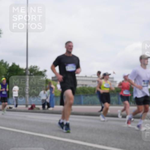 29.06.2025 - hella hamburg halbmarathon Luisa Fischer http://msf.ph/oto/8500824 29.06.2025 10:06:56 Kennedybrücke 1450, 2683, 4095, 5058, 5613, 8421, 8422, 8423, 8469, 8484, 9899, 10389 meine-sportfotos.de