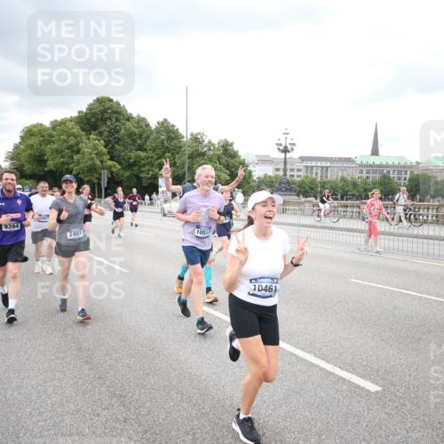 29.06.2025 - hella hamburg halbmarathon Jannik Wohlers http://msf.ph/oto/8500840 29.06.2025 10:57:28 Lombardsbrücke 1123, 1242, 1248, 1388, 2015, 2451, 2567, 2900, 3191, 3644, 3936, 3954, 4059, 4429, 4521, 4830, 6316, 6337, 6916, 7172, 7193, 7556, 8159, 8474, 8713, 8773, 9059, 9394, 9398, 9436, 9607, 9613, 9840, 10070, 10352, 10380, 10461, 10513, 10551, 10560, 10578, 10629, 10630, 10737, 10912, 11013, 11026, 11193, 11263, 11266, 11267, 11353, 11377, 11392, 11732, 13176, 13352, 13358, 13364, 13553, 13804, 13882, 14290, 14453, 14507, 14685, 15510, 15552, 15800, 15956, 16082 meine-sportfotos.de
