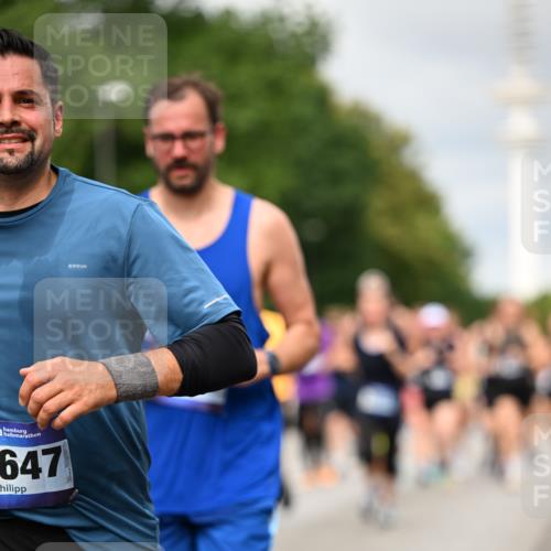 29.06.2025 - hella hamburg halbmarathon Dr. Thomas Lammeyer http://msf.ph/oto/8500841 29.06.2025 10:24:48 Kennedybrücke 1011, 1046, 1069, 1154, 1471, 1474, 1534, 2053, 2064, 2101, 2834, 3733, 3842, 4154, 4166, 4288, 4422, 4754, 4869, 5181, 5811, 5812, 5831, 5937, 6608, 6844, 6951, 7101, 7131, 8025, 8113, 8146, 8588, 8738, 8940, 9005, 9011, 9236, 9873, 9981, 10039, 10041, 10595, 10613, 10647, 10754, 11100 meine-sportfotos.de