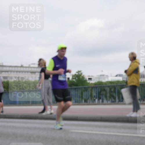 29.06.2025 - hella hamburg halbmarathon Luisa Fischer http://msf.ph/oto/8500848 29.06.2025 10:06:59 Kennedybrücke 1450, 2277, 2683, 4095, 5058, 6142, 8177, 8421, 8422, 8423, 8469, 8484, 9899 meine-sportfotos.de