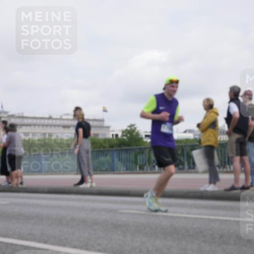 29.06.2025 - hella hamburg halbmarathon Luisa Fischer http://msf.ph/oto/8500850 29.06.2025 10:06:59 Kennedybrücke 1450, 2277, 2683, 4095, 5058, 6142, 8177, 8421, 8422, 8423, 8469, 8484, 9899 meine-sportfotos.de
