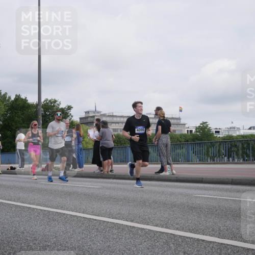 29.06.2025 - hella hamburg halbmarathon Luisa Fischer http://msf.ph/oto/8500861 29.06.2025 10:07:00 Kennedybrücke 8484, 4095, 9899, 1450, 1353, 8422, 1450, 2277, 2683, 4095, 5058, 6142, 8177, 8421, 8422, 8423, 8484, 9899 meine-sportfotos.de
