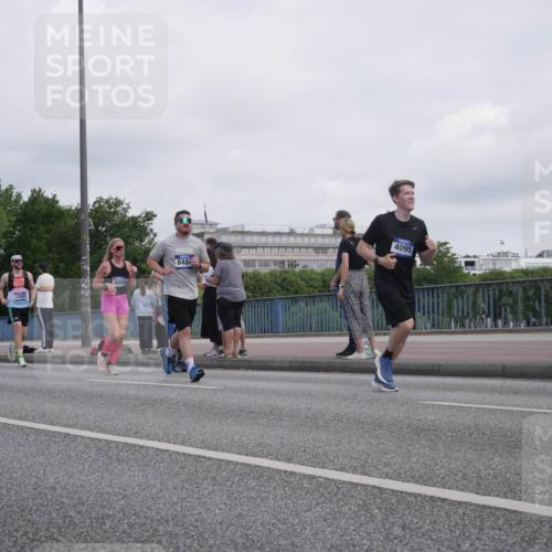 29.06.2025 - hella hamburg halbmarathon Luisa Fischer http://msf.ph/oto/8500864 29.06.2025 10:07:01 Kennedybrücke 8423, 9899, 13583, 8422, 848, 4095, 1450, 2277, 4095, 5058, 6142, 8177, 8421, 8422, 8423, 8484, 9899 meine-sportfotos.de