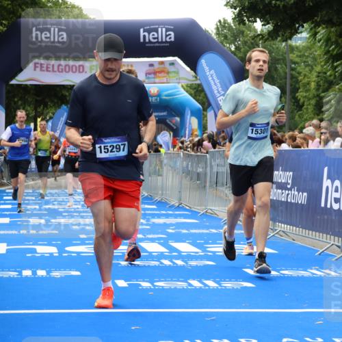29.06.2025 - hella hamburg halbmarathon Strokosch-Dieckow http://msf.ph/oto/8500867 29.06.2025 10:42:48 Ziel 5011, 5477, 7105, 9371, 9534, 13398, 13725, 14447, 14560, 14813, 14849, 15297, 15301, 15851, 18559, 18659 meine-sportfotos.de
