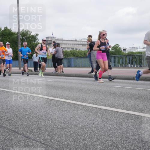 29.06.2025 - hella hamburg halbmarathon Luisa Fischer http://msf.ph/oto/8500878 29.06.2025 10:07:02 Kennedybrücke 142, 8421, 8423, 8422, 13583, 1450, 2277, 4095, 4951, 5058, 6142, 7485, 8177, 8421, 8422, 8423, 8484, 9526, 9899 meine-sportfotos.de