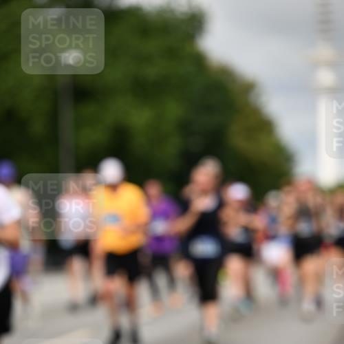 29.06.2025 - hella hamburg halbmarathon Dr. Thomas Lammeyer http://msf.ph/oto/8500879 29.06.2025 10:24:49 Kennedybrücke 1011, 1046, 1069, 1154, 1471, 1474, 1534, 2053, 2064, 2101, 2834, 3733, 3842, 4154, 4166, 4288, 4422, 4754, 4869, 5181, 5811, 5812, 5831, 6608, 6844, 6951, 7101, 7131, 8025, 8113, 8146, 8738, 8940, 9005, 9011, 9236, 9873, 9981, 10039, 10041, 10585, 10595, 10613, 10647, 10754, 11100 meine-sportfotos.de