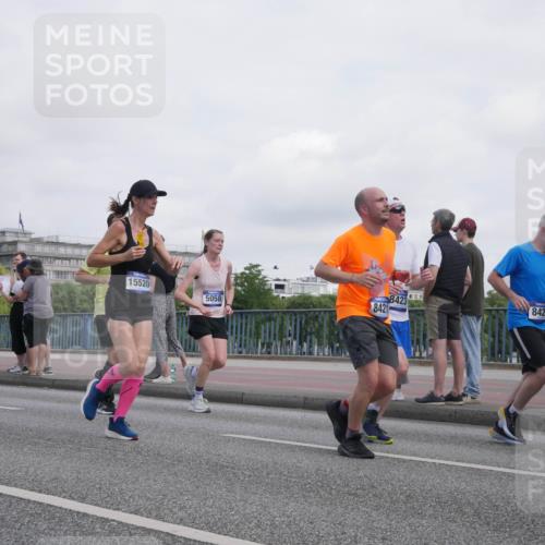 29.06.2025 - hella hamburg halbmarathon Luisa Fischer http://msf.ph/oto/8500881 29.06.2025 10:07:06 Kennedybrücke 15520, 8423, 5058, 8421, 8422, 8177, 1355, 1450, 2277, 2979, 4951, 5058, 6142, 7485, 8177, 8421, 8422, 8423, 9526, 9899 meine-sportfotos.de