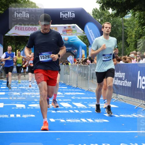 29.06.2025 - hella hamburg halbmarathon Strokosch-Dieckow http://msf.ph/oto/8500883 29.06.2025 10:42:48 Ziel 5011, 5477, 7105, 9371, 9534, 13398, 13725, 14447, 14560, 14813, 14849, 15297, 15301, 15851, 18559, 18659 meine-sportfotos.de