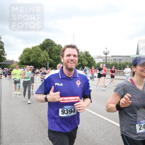 29.06.2025 - hella hamburg halbmarathon Jannik Wohlers http://msf.ph/oto/8500890 29.06.2025 10:57:29 Lombardsbrücke 1123, 1248, 1388, 2015, 2451, 2567, 2900, 3191, 3644, 3936, 4059, 4429, 4521, 5676, 6316, 6337, 6916, 7172, 7193, 7556, 8159, 8474, 8713, 8773, 9059, 9180, 9394, 9398, 9436, 9613, 9840, 10070, 10352, 10380, 10461, 10513, 10551, 10560, 10578, 10629, 10630, 10737, 10912, 11013, 11026, 11193, 11263, 11266, 11267, 11353, 11377, 11392, 11732, 13176, 13352, 13358, 13364, 13553, 13804, 13882, 14290, 14453, 14507, 14685, 15510, 15552, 15800, 15956, 16082 meine-sportfotos.de
