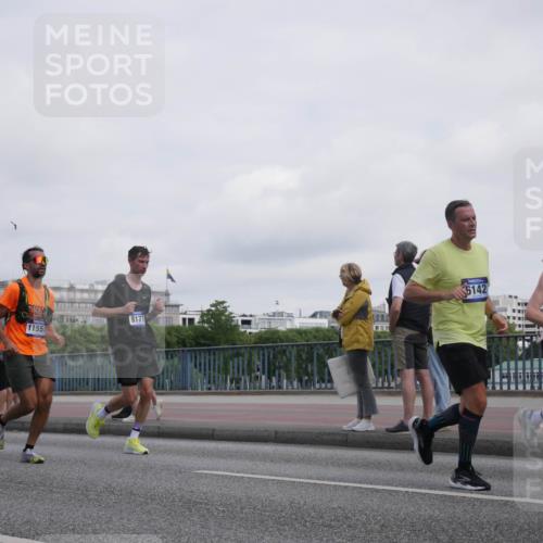 29.06.2025 - hella hamburg halbmarathon Luisa Fischer http://msf.ph/oto/8500892 29.06.2025 10:07:07 Kennedybrücke 2277, 11551, 8177, 6142, 5058, 1032, 1355, 1450, 2277, 2979, 4951, 5058, 5363, 6142, 7485, 8177, 8421, 8422, 8423, 9526 meine-sportfotos.de