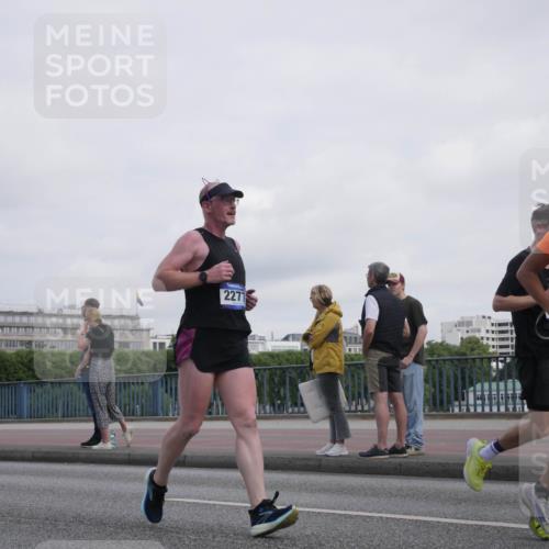 29.06.2025 - hella hamburg halbmarathon Luisa Fischer http://msf.ph/oto/8500906 29.06.2025 10:07:09 Kennedybrücke 2277, 11551, 1032, 1355, 2277, 2979, 4951, 5058, 5363, 6142, 7485, 8177, 8421, 9526 meine-sportfotos.de