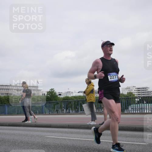 29.06.2025 - hella hamburg halbmarathon Luisa Fischer http://msf.ph/oto/8500910 29.06.2025 10:07:09 Kennedybrücke 2277, 1032, 1355, 2277, 2979, 4951, 5058, 5363, 6142, 7485, 8177, 8421, 9526 meine-sportfotos.de
