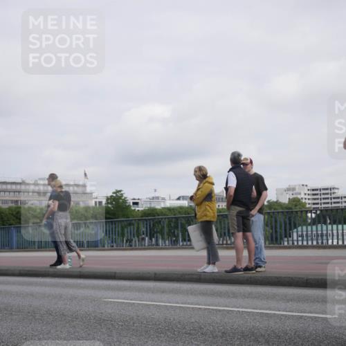 29.06.2025 - hella hamburg halbmarathon Luisa Fischer http://msf.ph/oto/8500913 29.06.2025 10:07:10 Kennedybrücke 1032, 1355, 2277, 2979, 4951, 5363, 6142, 7485, 8177, 9526 meine-sportfotos.de