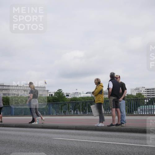 29.06.2025 - hella hamburg halbmarathon Luisa Fischer http://msf.ph/oto/8500917 29.06.2025 10:07:10 Kennedybrücke 1032, 1355, 2277, 2979, 4951, 5363, 6142, 7485, 8177, 9526 meine-sportfotos.de