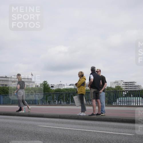 29.06.2025 - hella hamburg halbmarathon Luisa Fischer http://msf.ph/oto/8500923 29.06.2025 10:07:11 Kennedybrücke 16357, 1032, 1161, 1355, 2277, 2979, 4488, 4951, 5363, 7485, 8177, 9526 meine-sportfotos.de