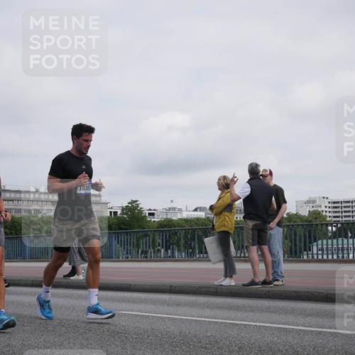 29.06.2025 - hella hamburg halbmarathon Luisa Fischer http://msf.ph/oto/8500925 29.06.2025 10:07:11 Kennedybrücke 16357, 1032, 1161, 1355, 2277, 2979, 4488, 4951, 5363, 7485, 8177, 9526 meine-sportfotos.de