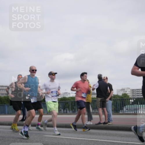 29.06.2025 - hella hamburg halbmarathon Luisa Fischer http://msf.ph/oto/8500943 29.06.2025 10:07:13 Kennedybrücke 951, 1233, 129, 9526, 1032, 1161, 1355, 2979, 3488, 4488, 4951, 5363, 7485, 9526 meine-sportfotos.de