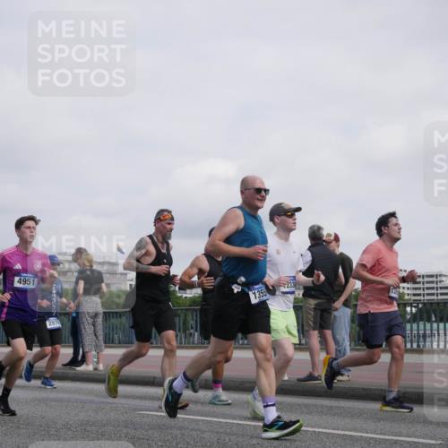 29.06.2025 - hella hamburg halbmarathon Luisa Fischer http://msf.ph/oto/8500947 29.06.2025 10:07:13 Kennedybrücke 4951, 2979, 1355, 233, 1032, 1161, 1355, 2979, 3488, 4488, 4951, 5363, 7485, 9526 meine-sportfotos.de