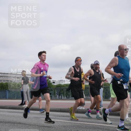 29.06.2025 - hella hamburg halbmarathon Luisa Fischer http://msf.ph/oto/8500952 29.06.2025 10:07:14 Kennedybrücke 11614, 1355, 1032, 1161, 1355, 2979, 3488, 4488, 4951, 5363, 7485, 9526 meine-sportfotos.de