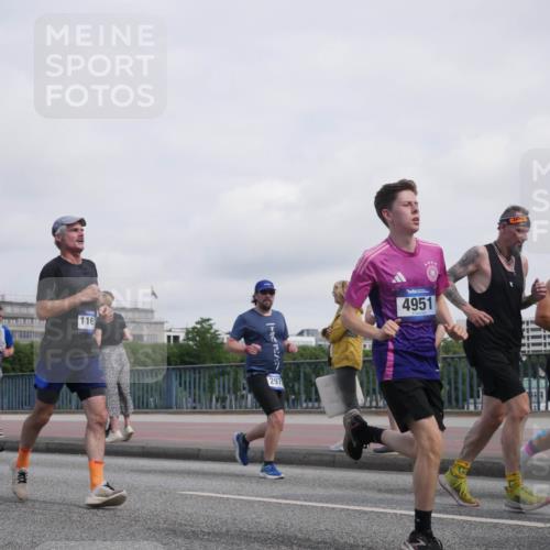 29.06.2025 - hella hamburg halbmarathon Luisa Fischer http://msf.ph/oto/8500954 29.06.2025 10:07:14 Kennedybrücke 536, 116, 297, 4951, 1032, 1161, 1355, 2979, 3488, 4488, 4951, 5363, 7485, 9526 meine-sportfotos.de