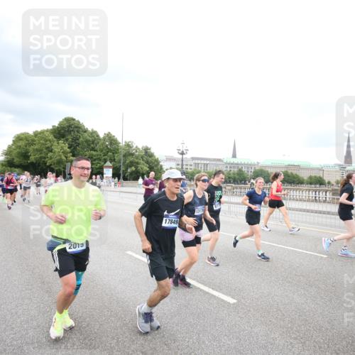 29.06.2025 - hella hamburg halbmarathon Jannik Wohlers http://msf.ph/oto/8500955 29.06.2025 10:57:32 Lombardsbrücke 1388, 2015, 2451, 2567, 2900, 3644, 3936, 4059, 4429, 5676, 6316, 6337, 7193, 7556, 7977, 7990, 8159, 8474, 8713, 8773, 9180, 9319, 9394, 9398, 9436, 9481, 9613, 9832, 9840, 10070, 10352, 10380, 10461, 10513, 10551, 10560, 10578, 10629, 10630, 10635, 10737, 10912, 11013, 11026, 11193, 11263, 11266, 11267, 11353, 11377, 11392, 11732, 12122, 13176, 13352, 13358, 13364, 13553, 13804, 13882, 14290, 14453, 14507, 14685, 15510, 15552, 15800, 15956, 16082, 16349 meine-sportfotos.de