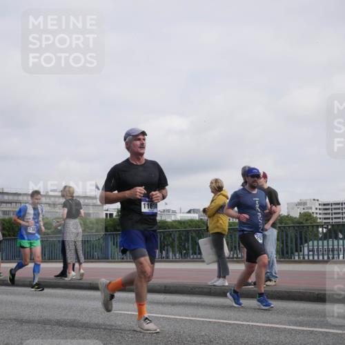 29.06.2025 - hella hamburg halbmarathon Luisa Fischer http://msf.ph/oto/8500957 29.06.2025 10:07:15 Kennedybrücke 5363, 11614, 297, 1032, 1161, 1355, 2979, 3488, 4488, 4951, 5363, 6706, 7485, 9526 meine-sportfotos.de
