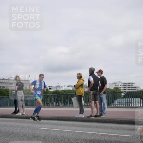 29.06.2025 - hella hamburg halbmarathon Luisa Fischer http://msf.ph/oto/8500962 29.06.2025 10:07:16 Kennedybrücke 536, 1032, 1161, 1355, 1367, 2979, 3488, 4488, 5363, 6706 meine-sportfotos.de