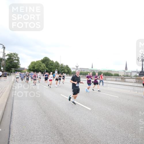 29.06.2025 - hella hamburg halbmarathon Jannik Wohlers http://msf.ph/oto/8500965 29.06.2025 10:57:34 Lombardsbrücke 1388, 2015, 2451, 2900, 3644, 3936, 4059, 4429, 5676, 6316, 6337, 7193, 7556, 7977, 7990, 8159, 8474, 8512, 8713, 8773, 9180, 9319, 9394, 9398, 9436, 9481, 9832, 10352, 10380, 10461, 10513, 10560, 10578, 10629, 10630, 10635, 10737, 10912, 11013, 11037, 11193, 11263, 11266, 11267, 11353, 11392, 11615, 11636, 11732, 12122, 13176, 13352, 13358, 13364, 13553, 13804, 13882, 14290, 14453, 14507, 14685, 15282, 15510, 15552, 15800, 16082, 16349 meine-sportfotos.de