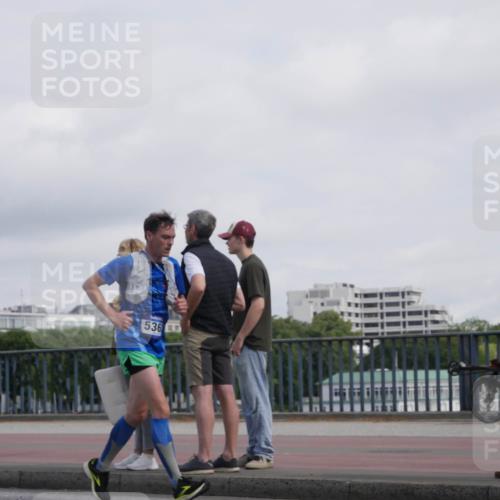 29.06.2025 - hella hamburg halbmarathon Luisa Fischer http://msf.ph/oto/8500969 29.06.2025 10:07:17 Kennedybrücke 536, 1032, 1161, 1367, 2979, 3488, 4488, 5363, 6706 meine-sportfotos.de