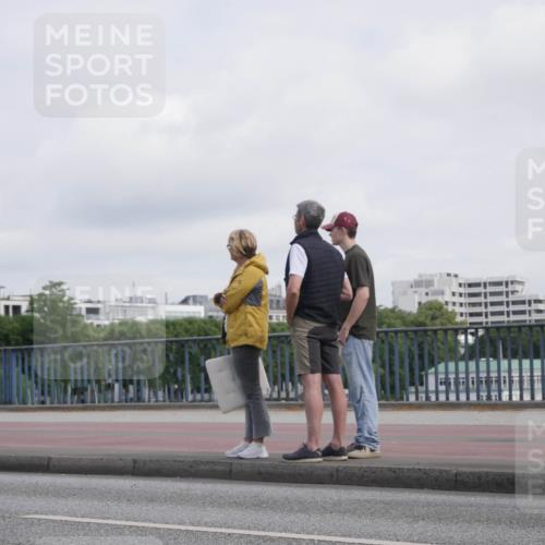 29.06.2025 - hella hamburg halbmarathon Luisa Fischer http://msf.ph/oto/8500979 29.06.2025 10:07:18 Kennedybrücke 1032, 1161, 1367, 2979, 3488, 4488, 5363, 6706 meine-sportfotos.de