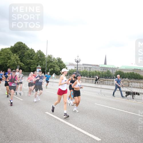 29.06.2025 - hella hamburg halbmarathon Jannik Wohlers http://msf.ph/oto/8500981 29.06.2025 10:57:35 Lombardsbrücke 1388, 2015, 2169, 2451, 2900, 3644, 3936, 4059, 4429, 5676, 6316, 6337, 7193, 7556, 7977, 7990, 8474, 8512, 8713, 8773, 9180, 9319, 9394, 9398, 9436, 9481, 9832, 10058, 10352, 10380, 10461, 10513, 10560, 10578, 10635, 10737, 10912, 11013, 11037, 11193, 11263, 11266, 11267, 11353, 11392, 11615, 11636, 11732, 12122, 13176, 13352, 13358, 13364, 13553, 13804, 13882, 14290, 14453, 14507, 14685, 15282, 15510, 15552, 15800, 16082, 16349, 17881 meine-sportfotos.de