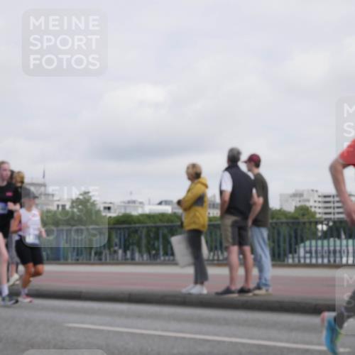 29.06.2025 - hella hamburg halbmarathon Luisa Fischer http://msf.ph/oto/8500991 29.06.2025 10:07:19 Kennedybrücke 10, 1032, 1161, 1367, 3488, 4488, 5363, 6706, 10756 meine-sportfotos.de