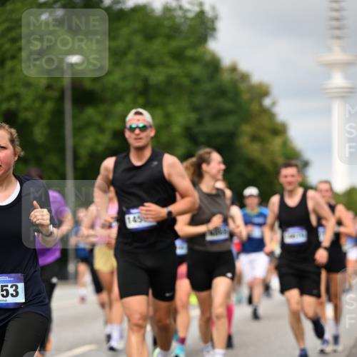 29.06.2025 - hella hamburg halbmarathon Dr. Thomas Lammeyer http://msf.ph/oto/8500995 29.06.2025 10:24:52 Kennedybrücke 1011, 1154, 1471, 2053, 2064, 2101, 2834, 2923, 3781, 3842, 4154, 4166, 4288, 4754, 4869, 5181, 5811, 5812, 6608, 6844, 6951, 7131, 8025, 8113, 8146, 8724, 8738, 8940, 9005, 9011, 9236, 9873, 9981, 10039, 10041, 10350, 10585, 10613, 10647, 10754, 11100, 11145 meine-sportfotos.de
