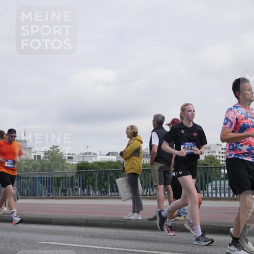 29.06.2025 - hella hamburg halbmarathon Luisa Fischer http://msf.ph/oto/8501004 29.06.2025 10:07:20 Kennedybrücke 3488, 448, 1032, 1161, 1367, 3488, 4488, 5363, 5976, 6706, 6709, 10756 meine-sportfotos.de