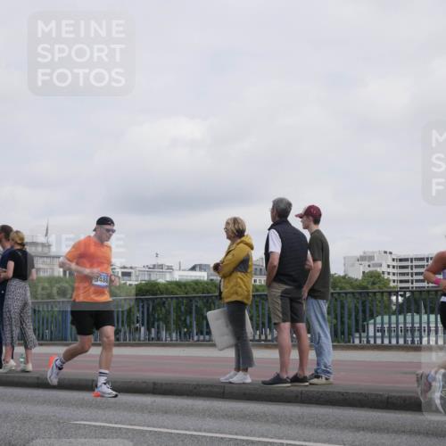 29.06.2025 - hella hamburg halbmarathon Luisa Fischer http://msf.ph/oto/8501006 29.06.2025 10:07:21 Kennedybrücke 3488, 1161, 1367, 3488, 4488, 5976, 6706, 6709, 10756 meine-sportfotos.de